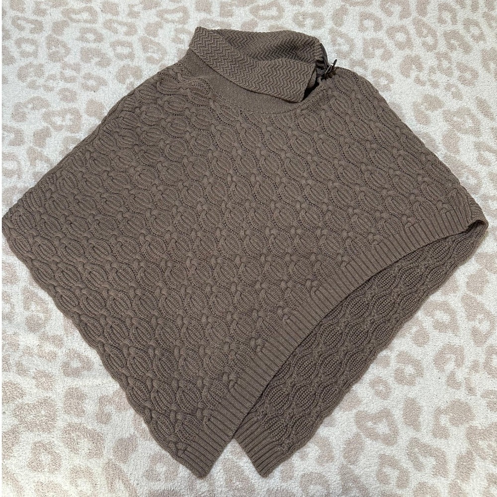 Eight Eight Eight Poncho‎